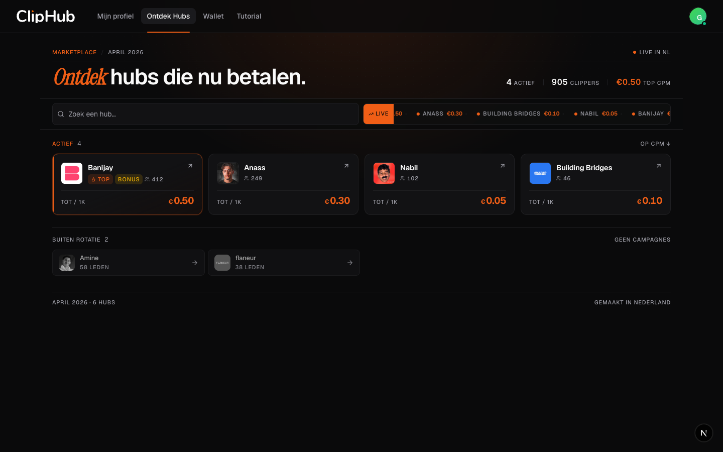 De Ontdekken marketplace met actieve hubs, CPM-badges en een zoekbalk