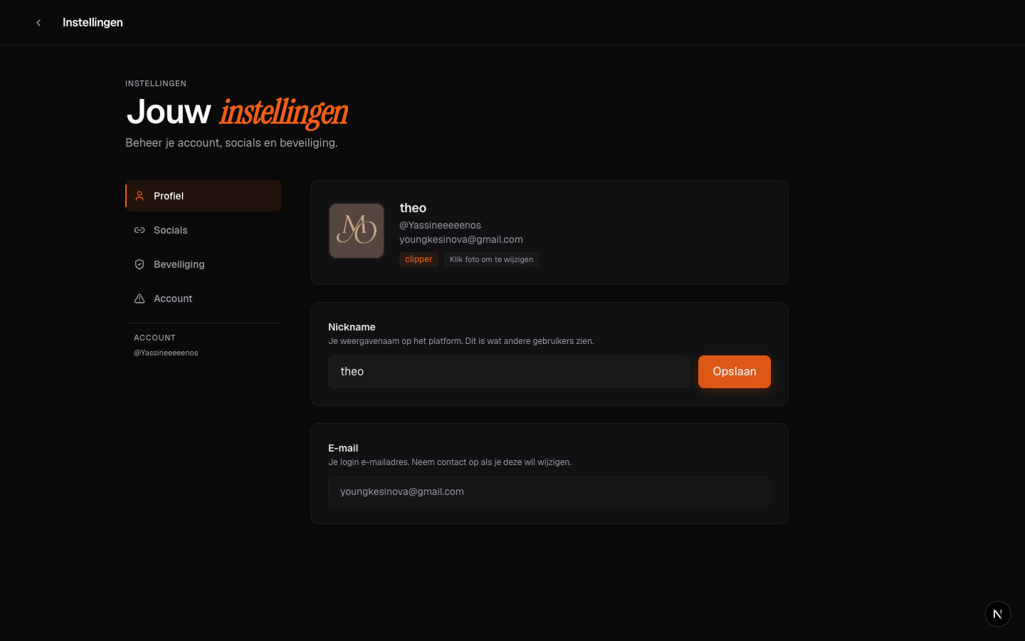 De Instellingen-pagina met Profiel, Socials, Beveiliging en Account tabs