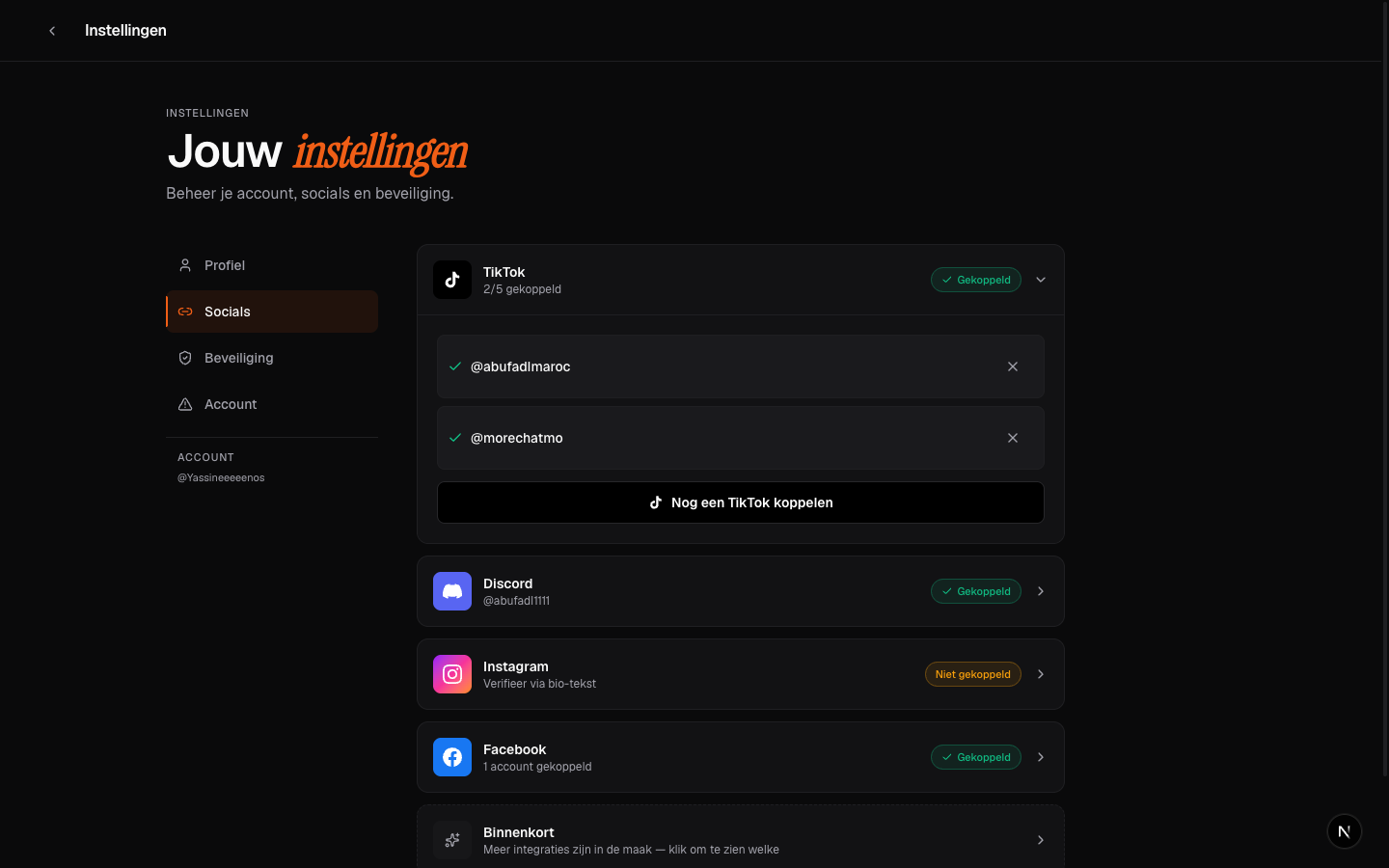 TikTok gekoppeld met 2 accounts zichtbaar met groene vinkjes